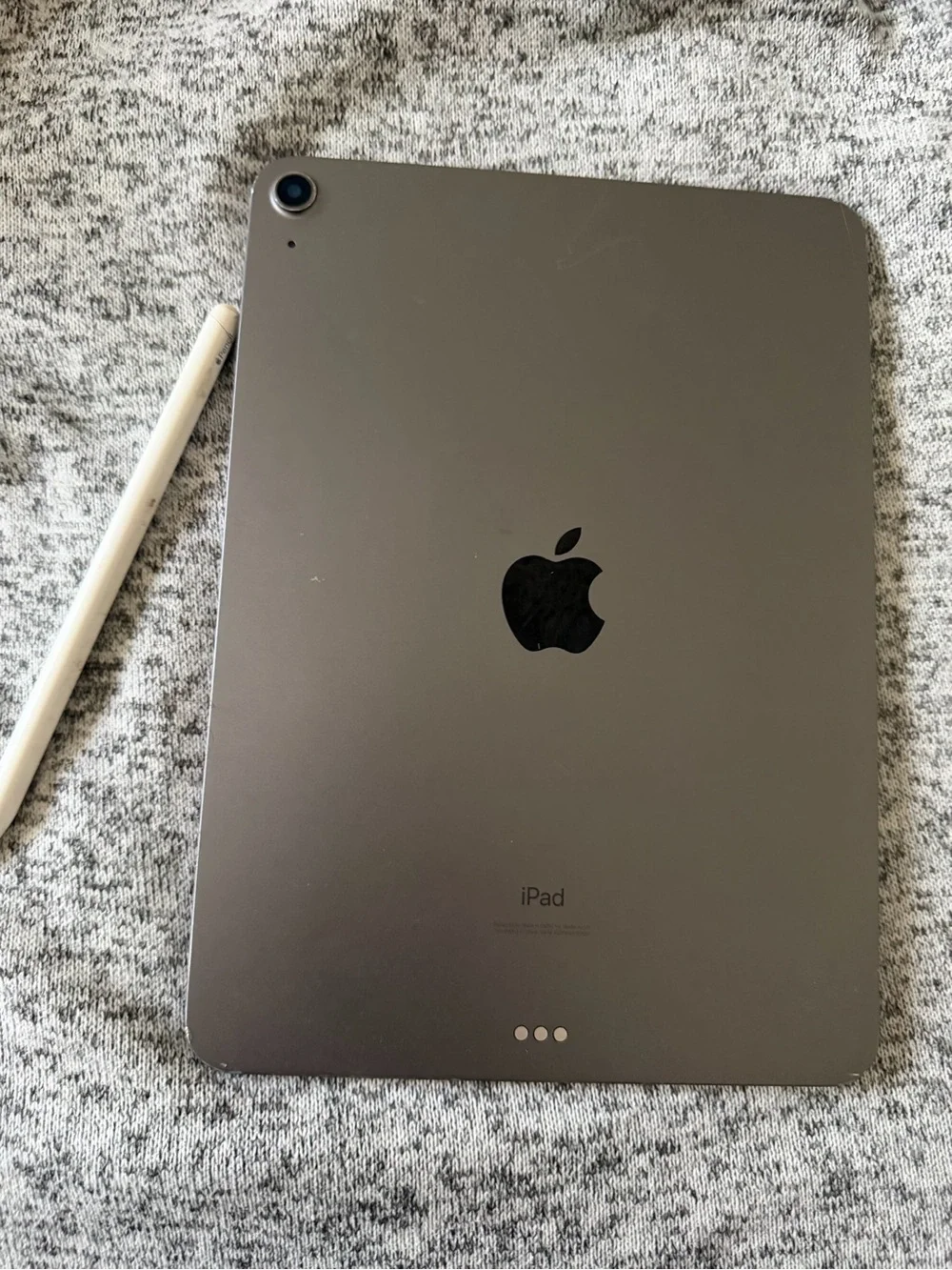 Apple iPad Air Space Gray 4th Gen with White Apple Pencil